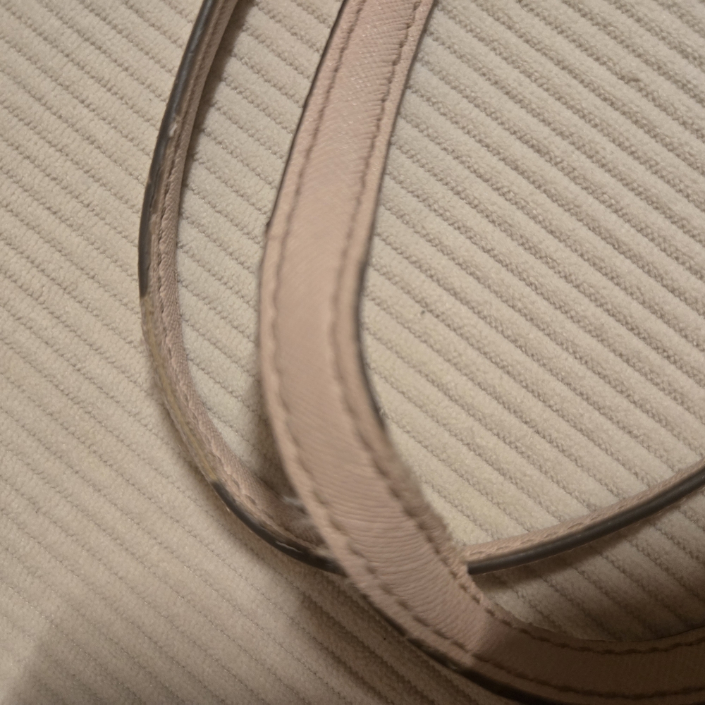 Michael Kors Jet Set Tote - Picture 8 of 9